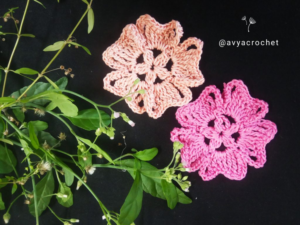 Small simple doily 4 inch. Round lace crochet applique