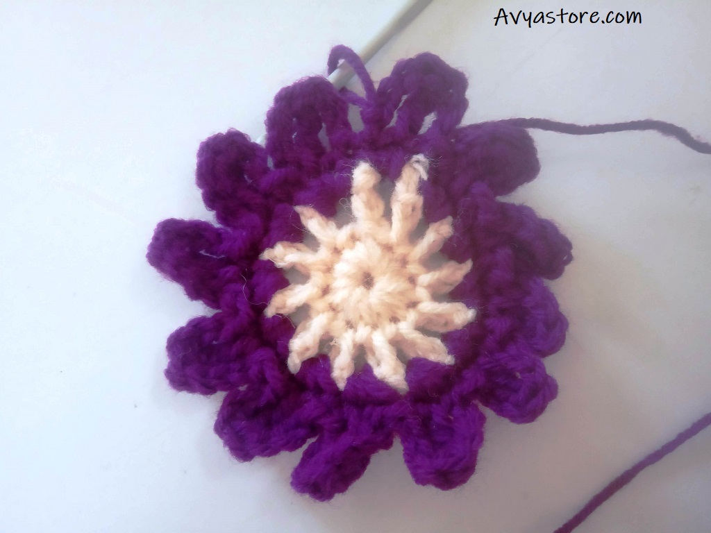 Cineraria Granny Square - Crochet Free Pattern