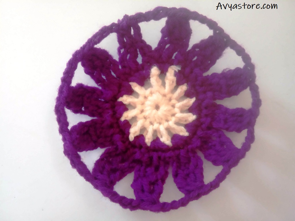 Cineraria Granny Square - Crochet Free Pattern