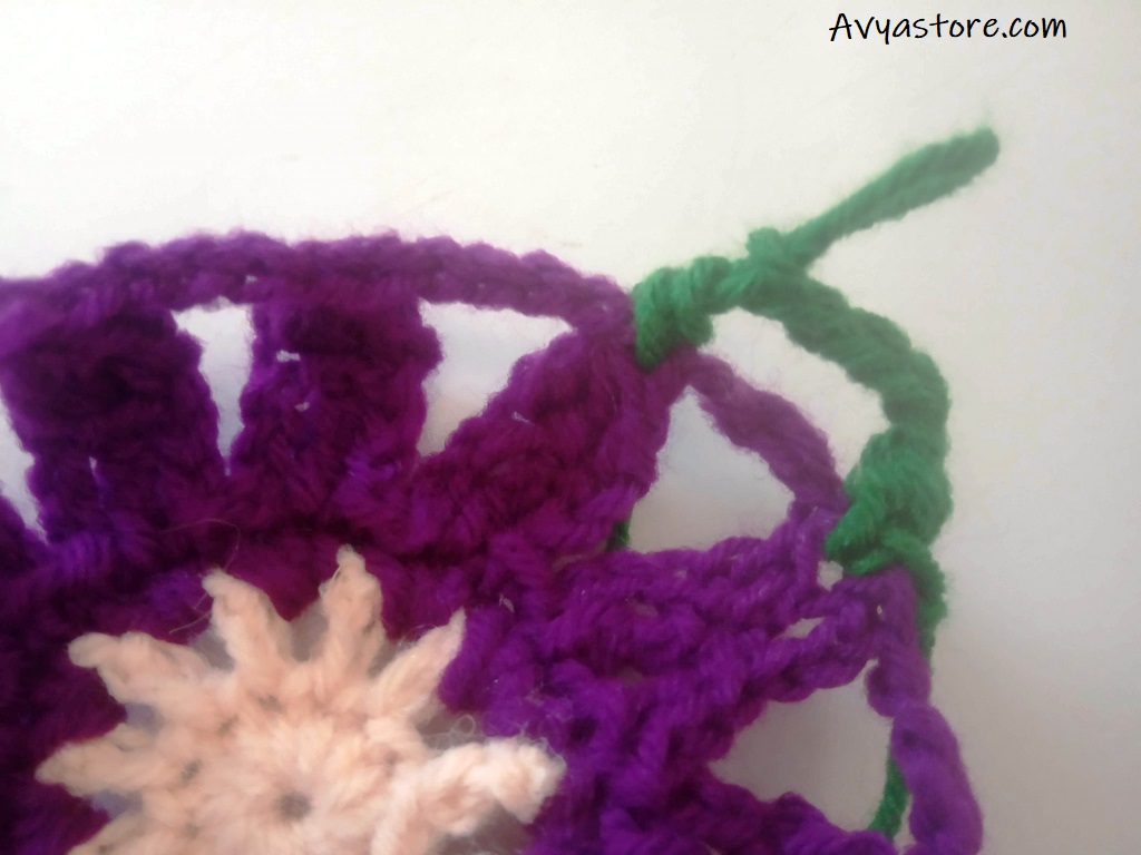 Cineraria Granny Square - Crochet Free Pattern