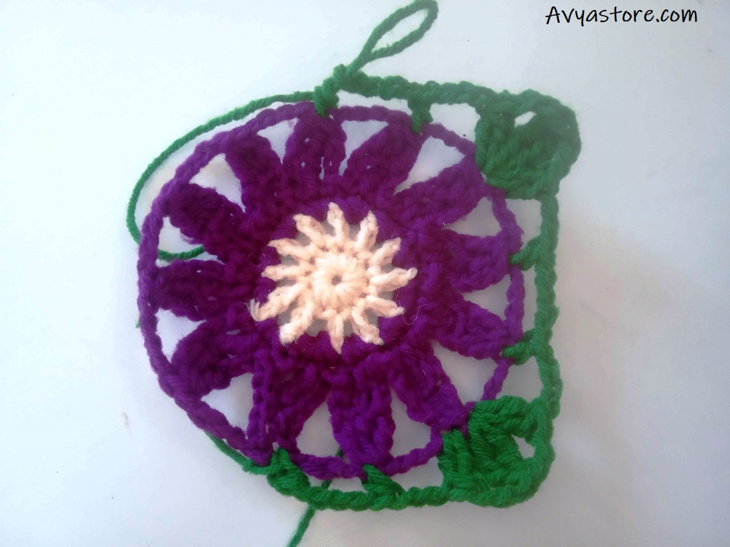 Cineraria Granny Square - Crochet Free Pattern