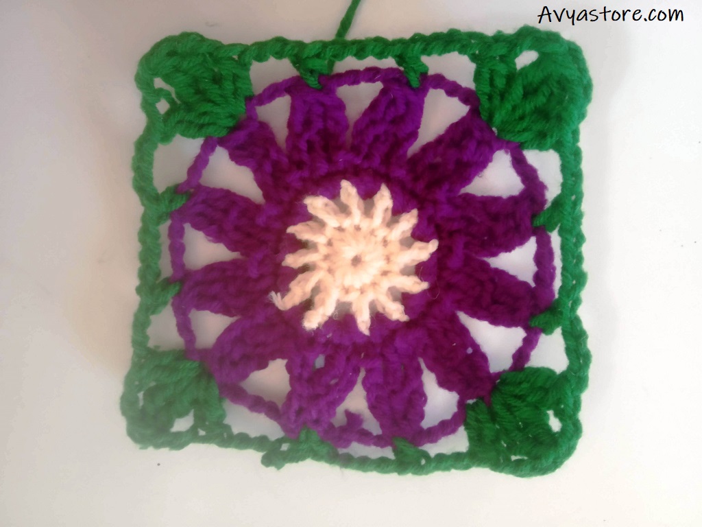 Cineraria Granny Square - Crochet Free Pattern