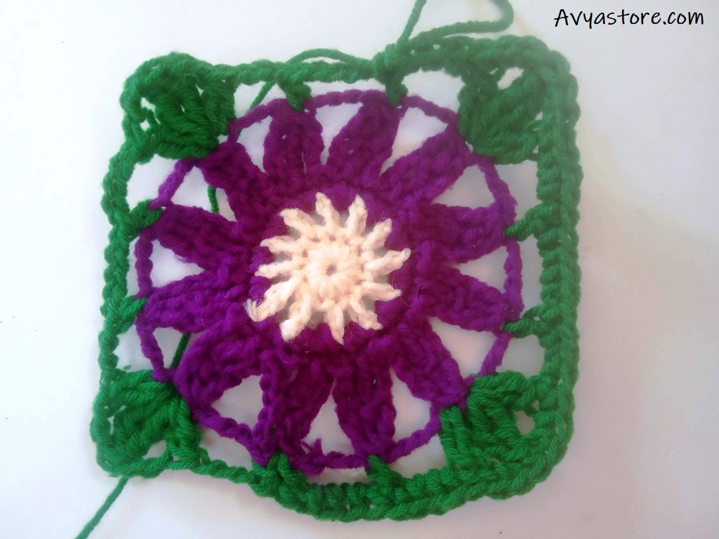 Cineraria Granny Square - Crochet Free Pattern