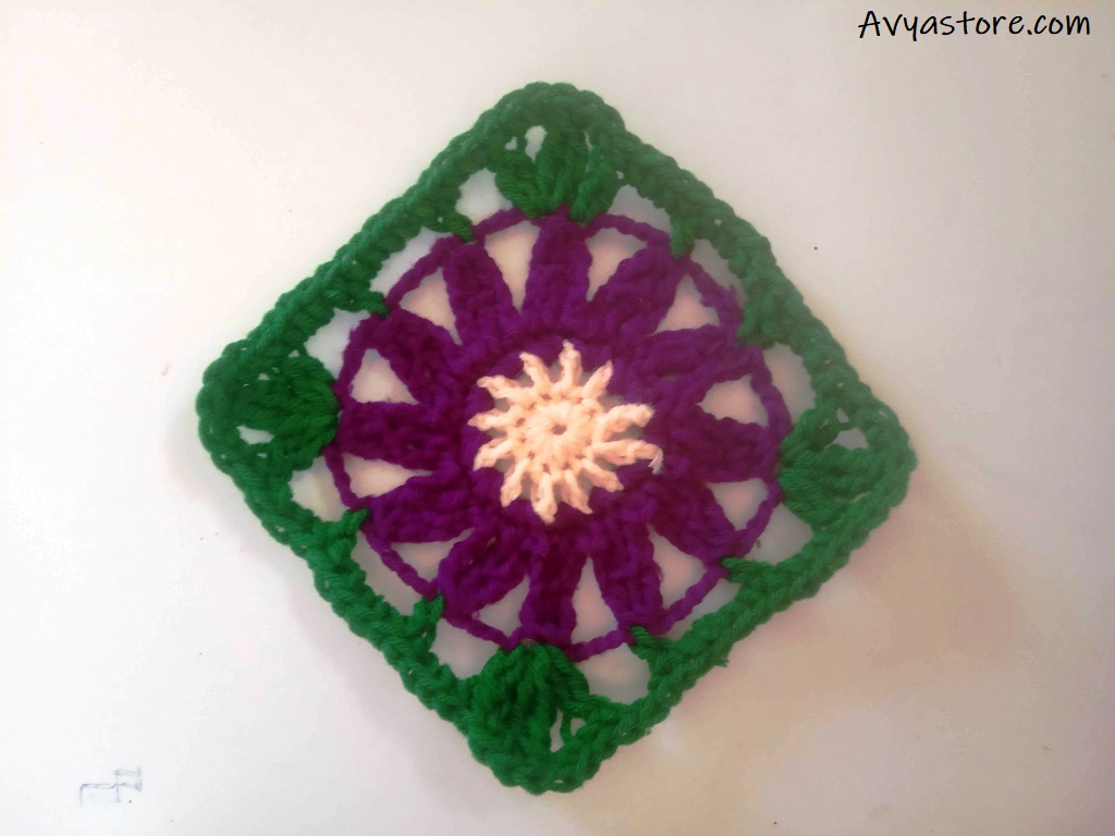 Cineraria Granny Square - Crochet Free Pattern