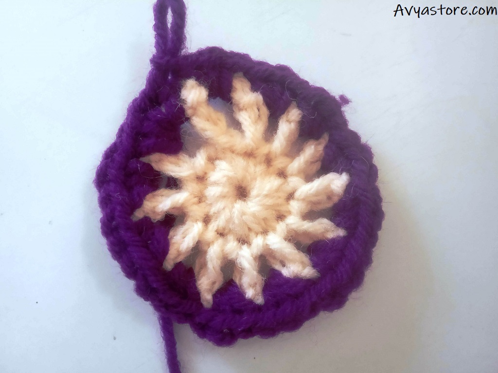 Cineraria Granny Square - Crochet Free Pattern