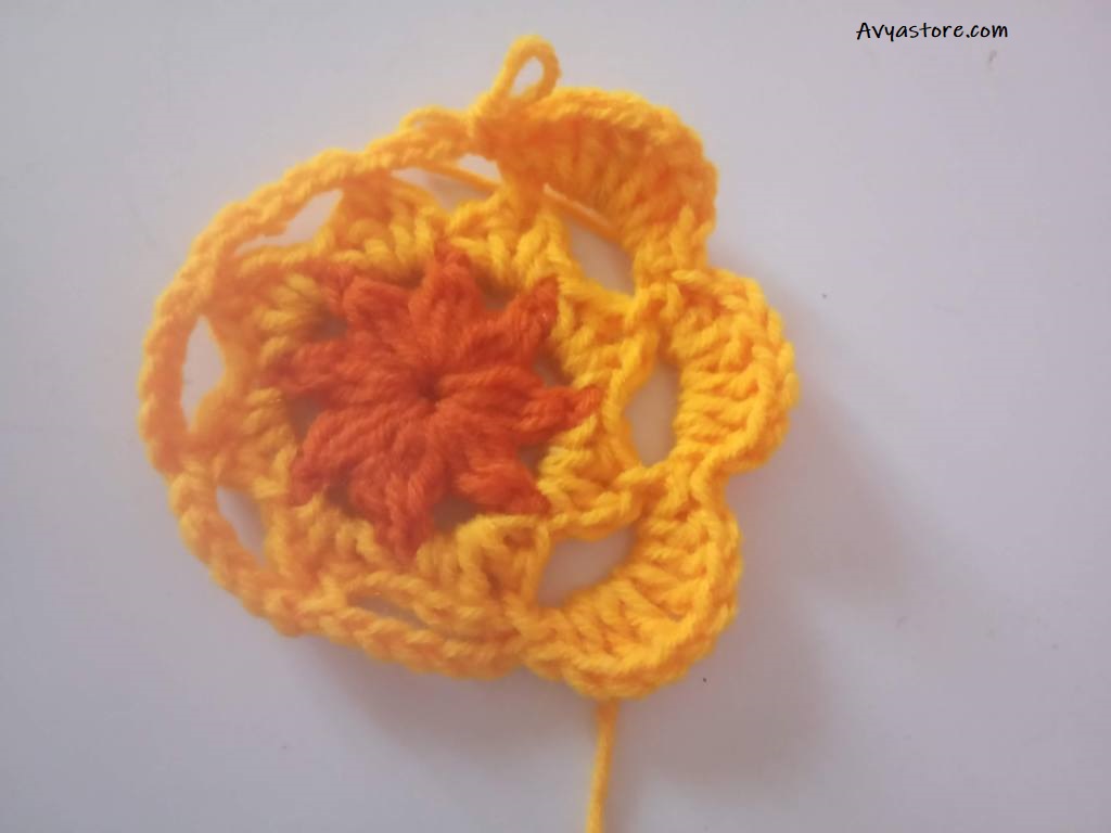 How to Crochet a Plum Blossom Granny Square - Free Pattern