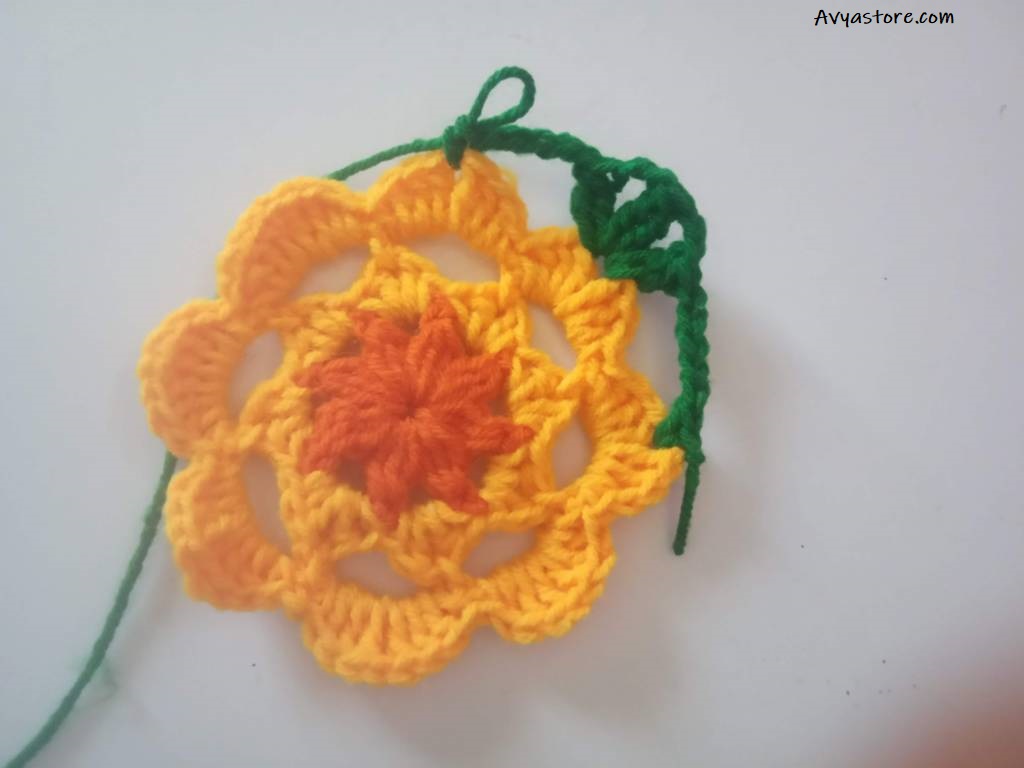 How to Crochet a Plum Blossom Granny Square - Free Pattern