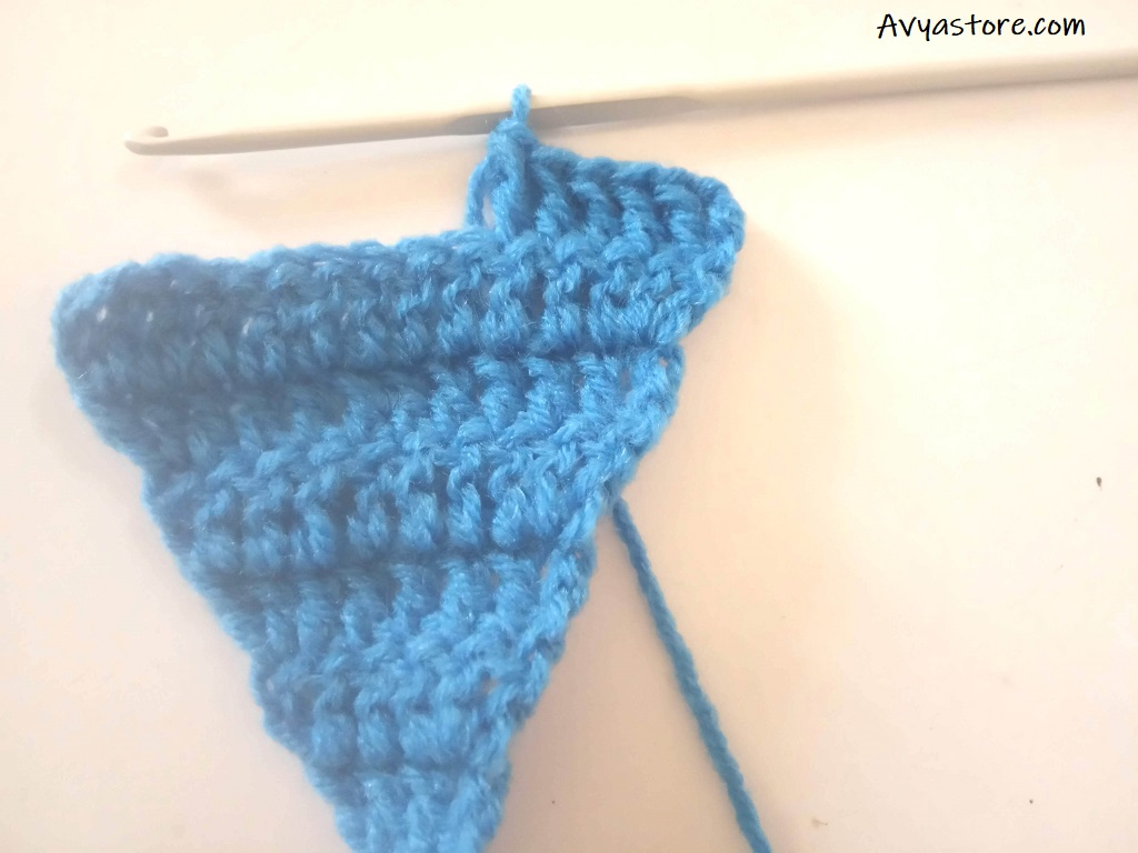 How to Crochet a Triangle Party Banner - Free Pattern