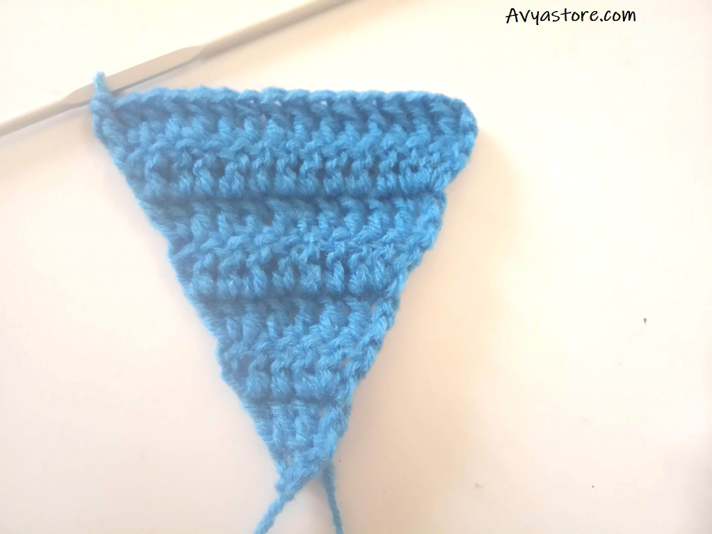 How to Crochet a Triangle Party Banner - Free Pattern