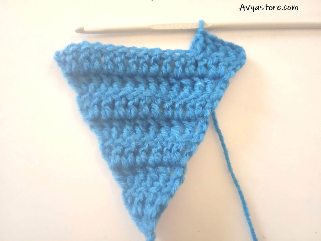 How to Crochet a Triangle Party Banner - Free Pattern